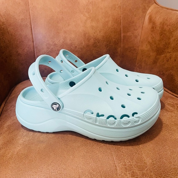 New Platform Crocs - Picture 1 of 7